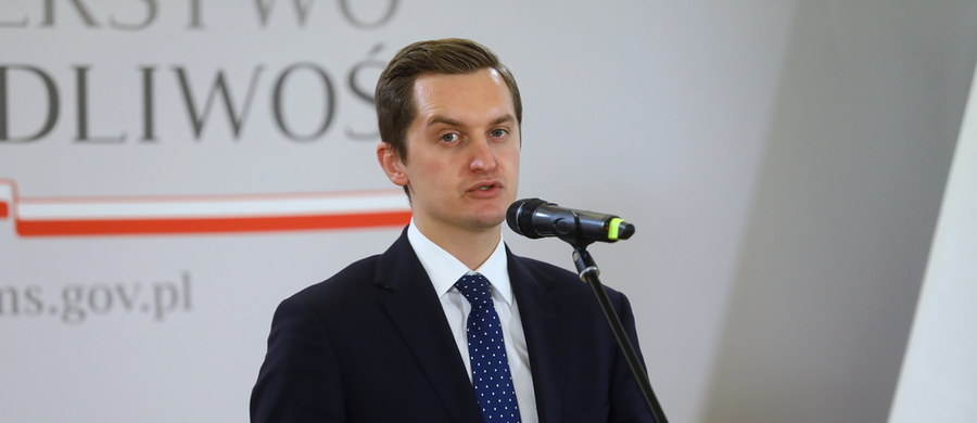 "Kwestia płci nie ma znaczenia przy doborze na stanowiska" - zapewnił wiceminister sprawiedliwości Sebastian Kaleta pytany o to, że w nowym rządzie Mateusza Morawieckiego stanowisko ministra będzie zajmować tylko jedna kobieta - Marlena Maląg. "Czasami jest układ polityczny taki, czasami inny" - stwierdził. 