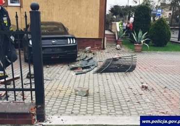 Rozpędzone auto wjechało w wózek z bliźniakami. Zbiórka na pomoc dla chłopca, który przeżył wypadek
