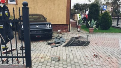 Rozpędzone auto wjechało w wózek z bliźniakami. Zbiórka na pomoc dla chłopca, który przeżył wypadek