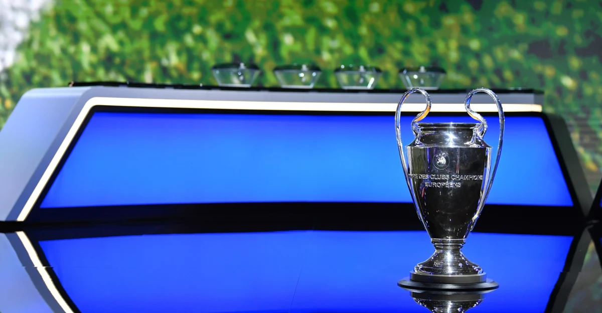 Broniący trofeum Bayern Monachium, którego piłkarzem jest Robert Lewandowski, zmierzy się w fazie grupowej Ligi Mistrzów m.in. z Lokomotiwem Moskwa Grzegorza Krychowiaka i Macieja Rybusa. W grupie A znalazły się także Atletico Madryt i FC Salzburg.