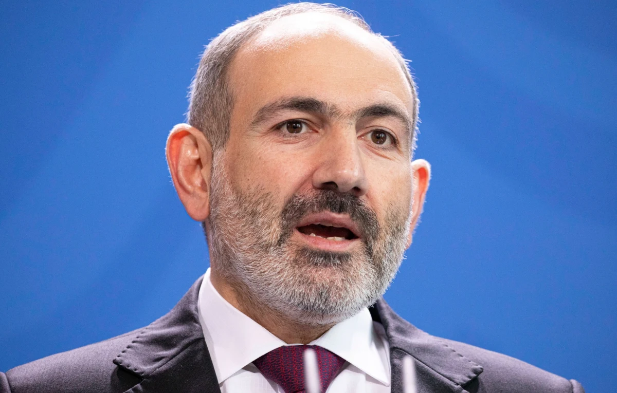 Premier Armenii oskarżył Turcję o "ponowne kroczenie ścieżką ludobójstwa". Nikol Paszynian w wywiadzie dla 'Le Figaro" podtrzymał swoje stanowisko, że wojsko tureckie przewodzi bezpośredniej ofensywie jednostek azerskich przeciwko armeńskim siłom etnicznym wokół Górskiego Karabachu.