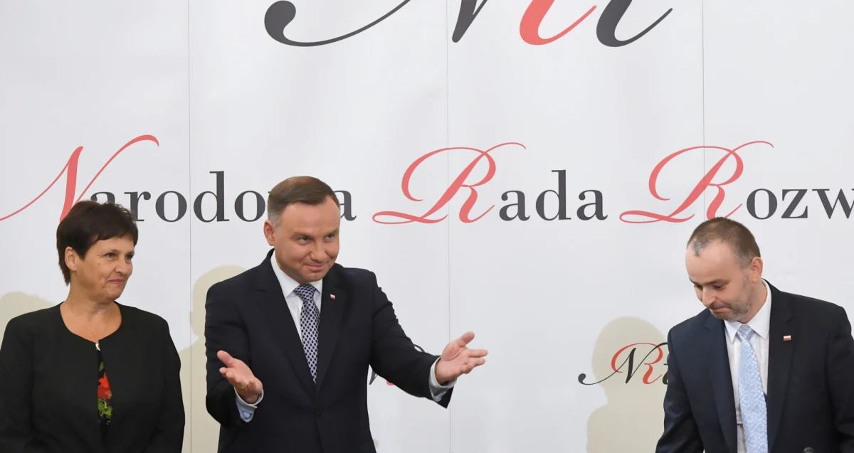 Zmiany w składzie Kancelarii Prezydenta jednak nastąpią - ma do nich dojść w najbliższych dniach. Jak nieoficjalnie ustalił dziennikarz RMF FM Tomasz Skory, Pałac Prezydencki mają niebawem opuścić szefowa Kancelarii Halina Szymańska i jej zastępca, minister Paweł Mucha.