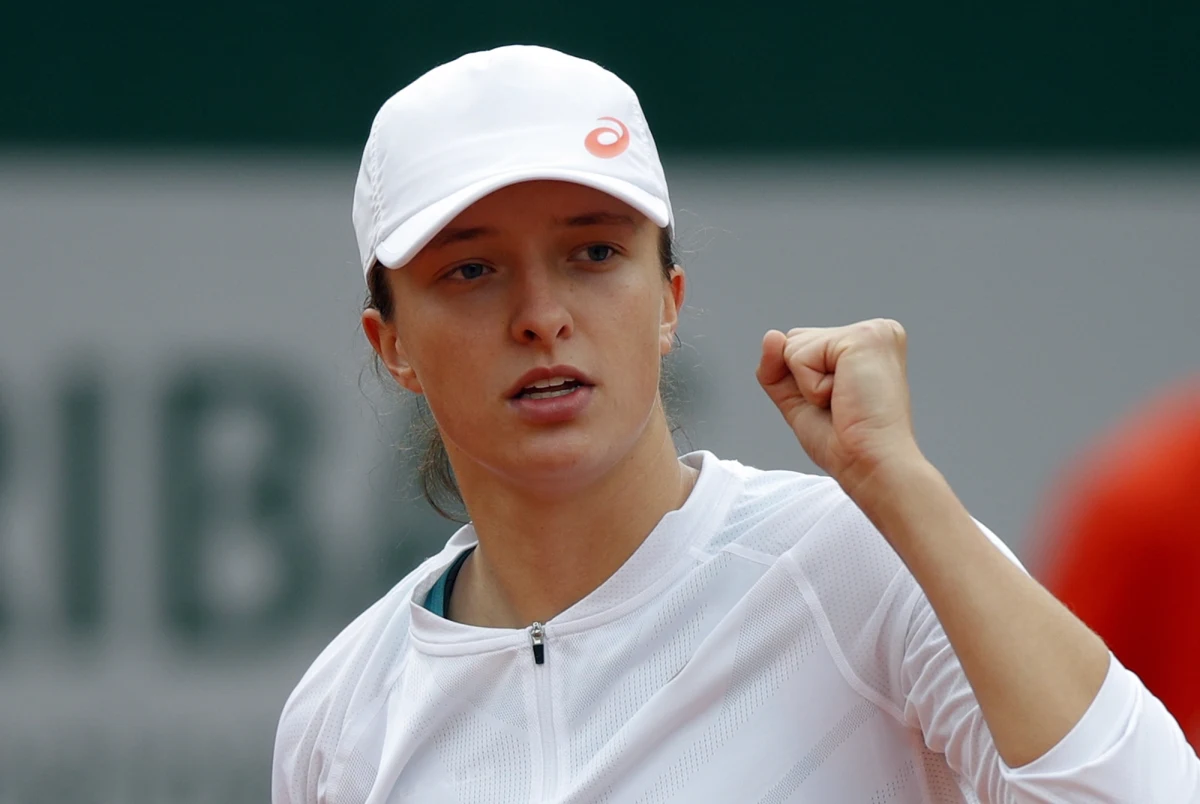 ​Tenisistki Iga Świątek i Amerykanka Nicole Melicher awansowały do 1/8 finału debla w wielkoszlemowym French Open. Rozstawione z "12" Niemka Laura Siegemund i Rosjanka Wiera Zwonariowa, triumfatorki niedawnego US Open, skreczowały po przegraniu pierwszego seta 3:6.