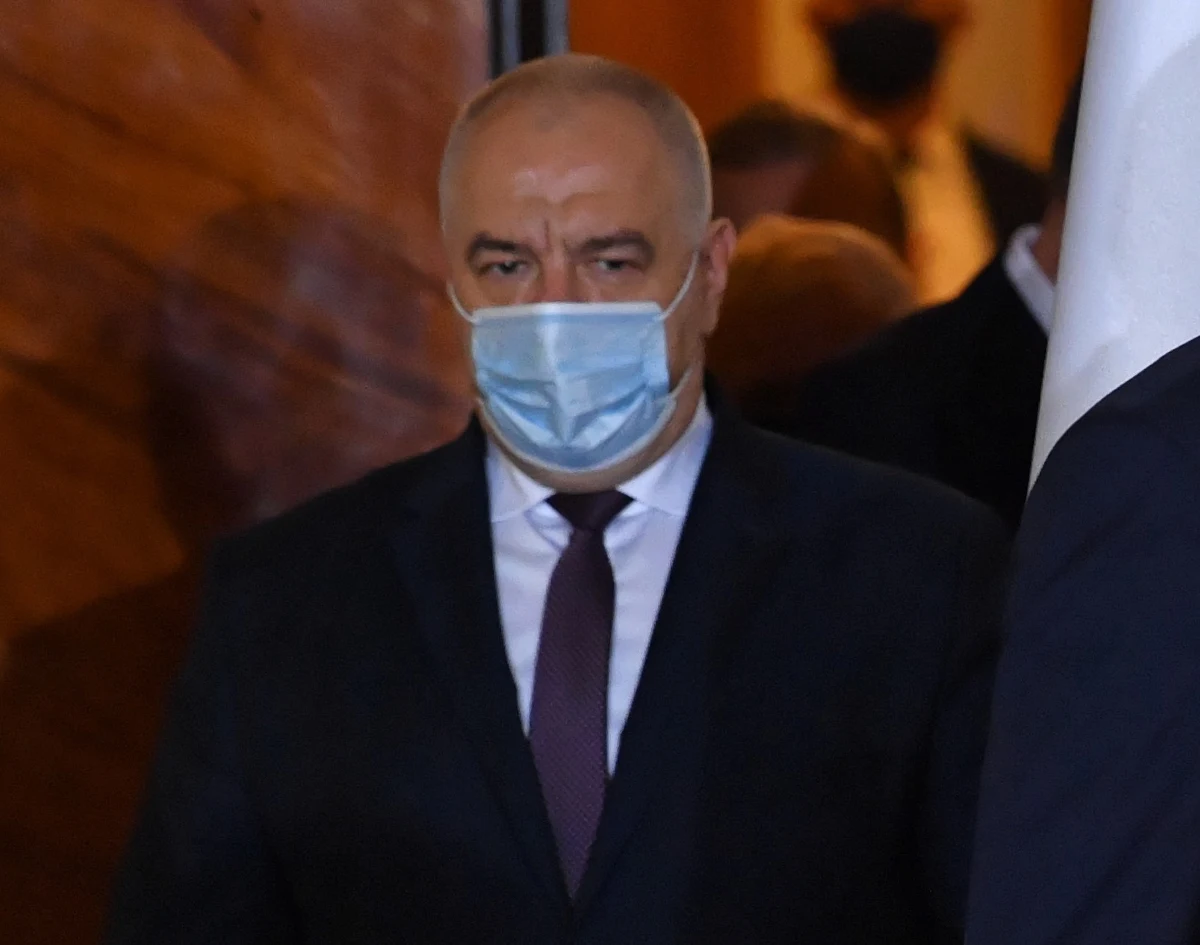 Nie mamy planów zamykania gospodarki. Bogatsi o doświadczenia, stosujemy inną taktykę. Działamy bardziej punktowo - zaznaczył wicepremier, minister aktywów państwowych Jacek Sasin w wywiadzie dla sobotniego "Super Expressu".