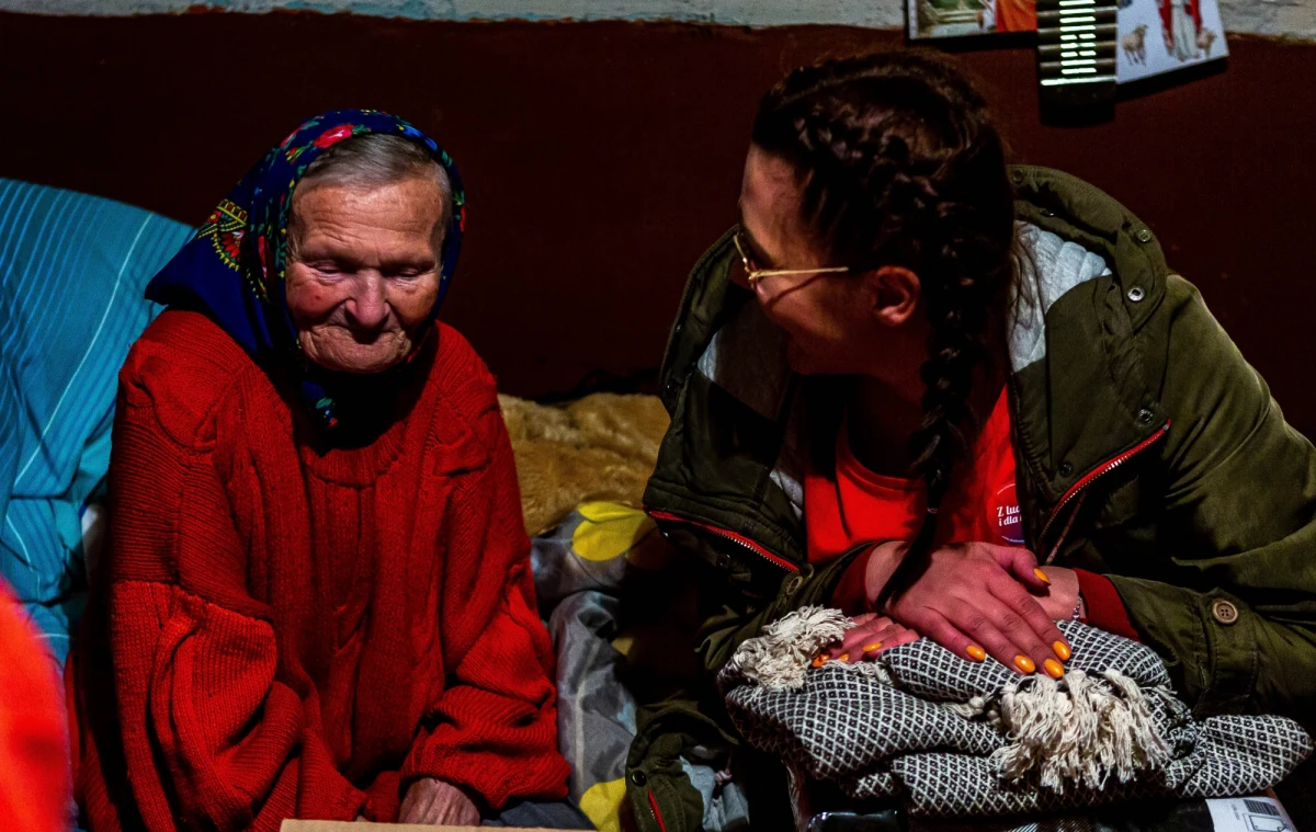 W najbliższy czwartek 8 października zaprezentowane zostanie hasło Michała Rusinka będące efektem zaangażowania autora na rzecz Szlachetnej Paczki i Akademii Przyszłości. Tego dnia sentencja mająca zachęcać Polaków do udziału w wolontariacie wybrzmi za sprawą szeregu wydarzeń organizowanych w całej Polsce. Bez wolontariuszy, w tym wyjątkowo trudnym roku, pomoc może nie dotrzeć do tysięcy rodzin i dzieci. To już ostatni moment, by się zgłosić. Można to zrobić poprzez stronę: https://www.szlachetnapaczka.pl/superw/. 