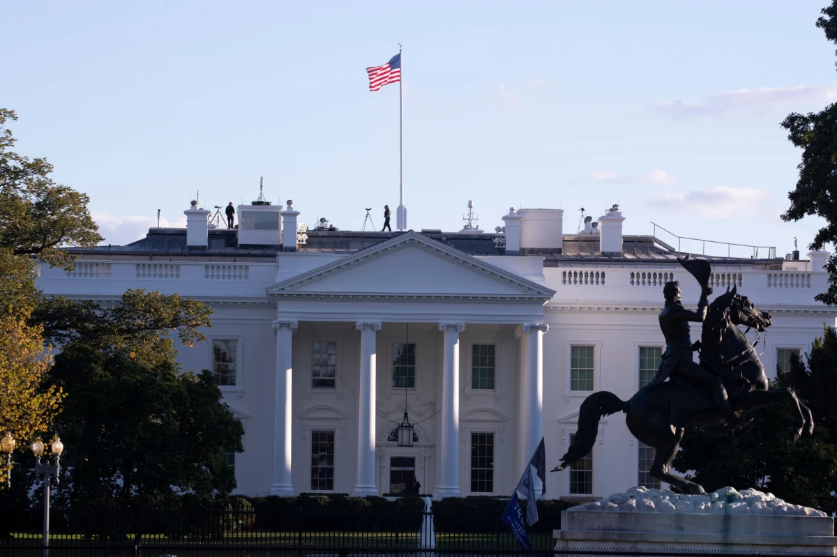 Już u 12 osób z otoczenia Donalda Trumpa potwierdzono zakażenie koronawirusem.  Oprócz przywódcy USA i pierwszej damy, zakażeni są politycy, współpracownicy Trumpa oraz dziennikarze - ludzie ze sztabu Trumpa, którzy mieli wpływ na kształt kampanii wyborczej.