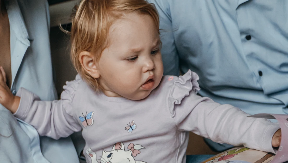 Rodzice Laury z Warszawy toczą dramatyczną walkę z czasem. Kilka dni temu okazało się, że ich córeczka cierpi na rdzeniowy zanik mięśni, który może całkowicie pozbawić ją sił i kontroli nad własnym ciałem. Nowatorska terapia genowa kosztuje ponad dziewięć milionów złotych i trzeba zacząć ją jak najszybciej. 