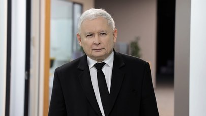 Nowy rząd z Kaczyńskim, budżet z deficytem i walka z antymaseczkowcami