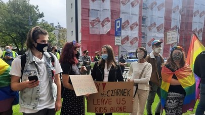 "Czarnek precz", "Ministrze, zgłoś nieprzygotowanie". Protest w Warszawie