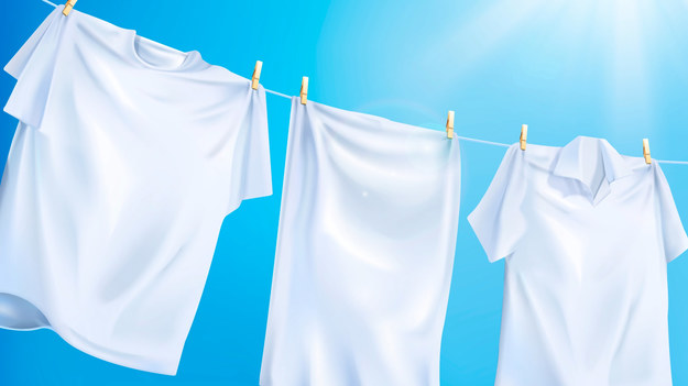 Jeśli szukacie nowych domowych sposobów na pranie, mamy dla was kilka zaskakujących pomysłów. Nie trzeba biec do sklepu, potrzebne dodatki do prania prawdopodobnie macie już pod ręką w domu.
