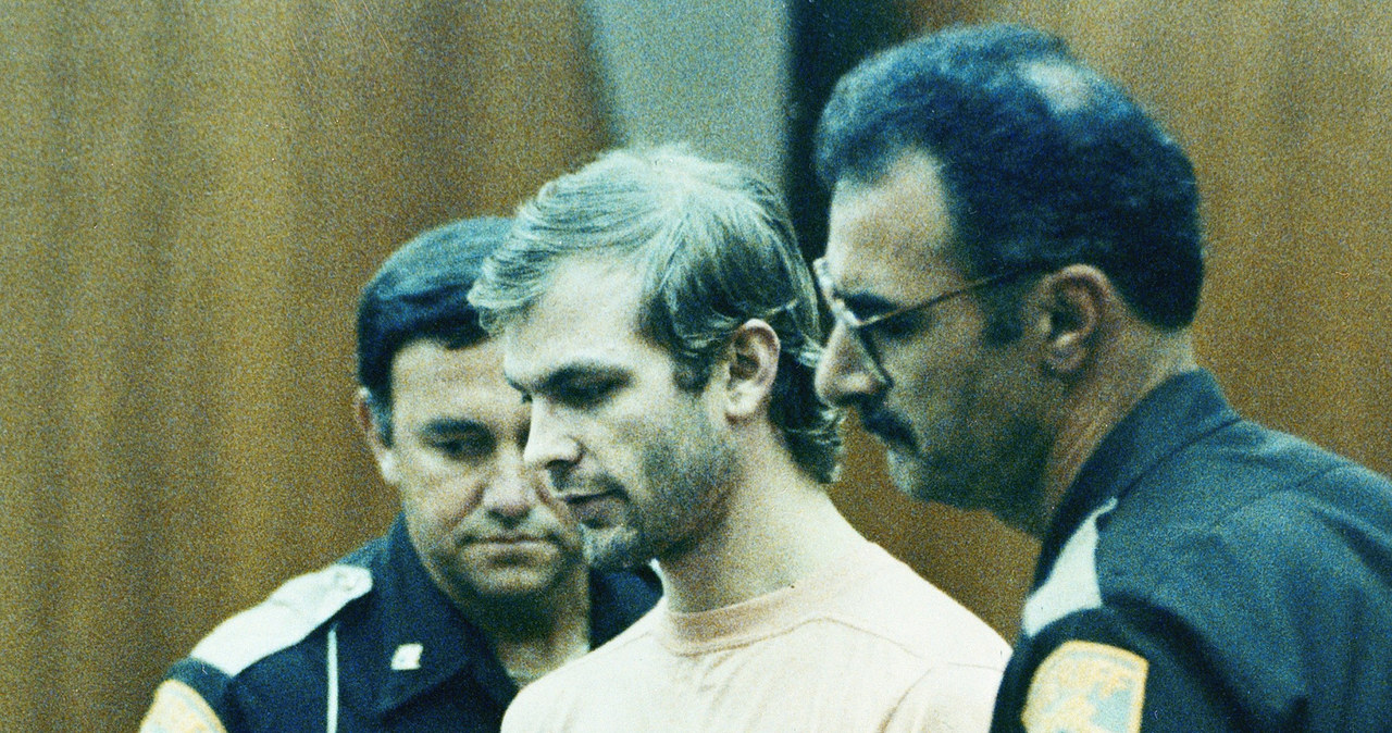 Netflix wyprodukuje serial "Monster: The Jeffrey Dahmer Story", opowiadający o Jeffreyu Dahmerze, seryjnym mordercy, którego nazywano "kanibalem z Milwaukee". Był gwałcicielem, nekrofilem i kanibalem. Trwają poszukiwania odtwórcy głównej roli.