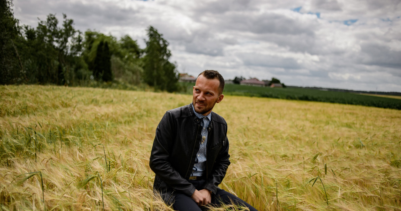 Dawid z "Rolnik szuka żony 7" nie znalazł miłości w programie? Czujni internauci zwrócili uwagę na jego aktywność w sieci, a on sam wymienia uprzejmości z uczestniczką poprzedniej edycji show - Dianą.