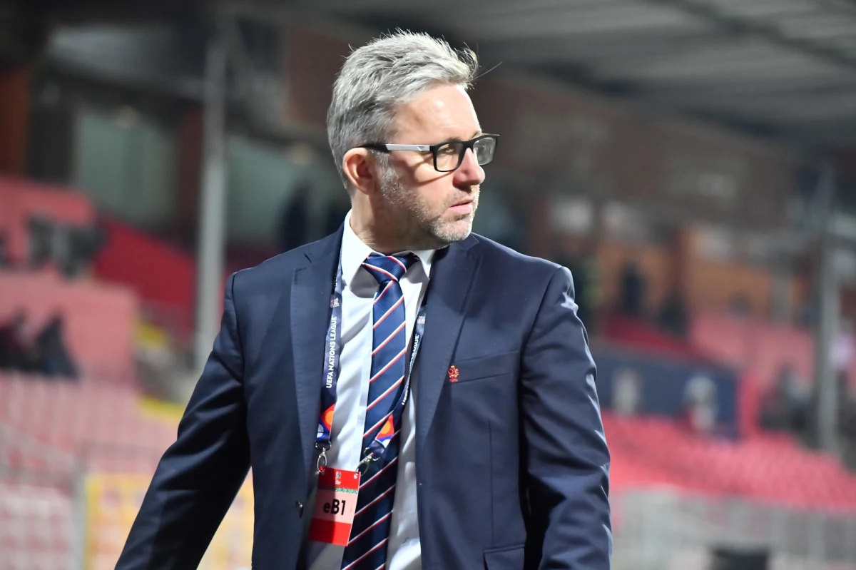 Selekcjoner piłkarskiej reprezentacji Polski Jerzy Brzęczek uzyskał negatywny wynik testu na obecność SARS-CoV-2. Dzisiaj rano przeszedł kolejne badanie i jeżeli ujemny wynik zostanie potwierdzony, trener dołączy do kadrowiczów przygotowujących się na zgrupowaniu do październikowych meczów.