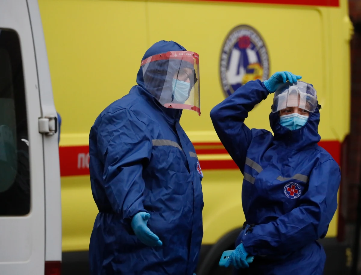 "My epidemiolodzy ostrożnie podchodzimy do takich jednorazowych nagłych, wzrostów liczb. Musimy obserwować, czy możemy mówić o trendzie, ale żeby to stwierdzić – trzeba obserwować dane w następnych dniach" – komentowała w Popołudniowej rozmowie w RMF FM prof. Maria Gańczak, pytana o nagły wzrost zgonów w Polsce z powodu Covid-19. We wtorek Ministerstwo Zdrowia poinformowało o 58 takich zgonach. Jak dodała, zmiana strategii w testowaniu pacjentów – teraz testuje się tylko tych pełnoobjawowych – z punktu widzenia kontrolowania epidemii nie jest dobra.