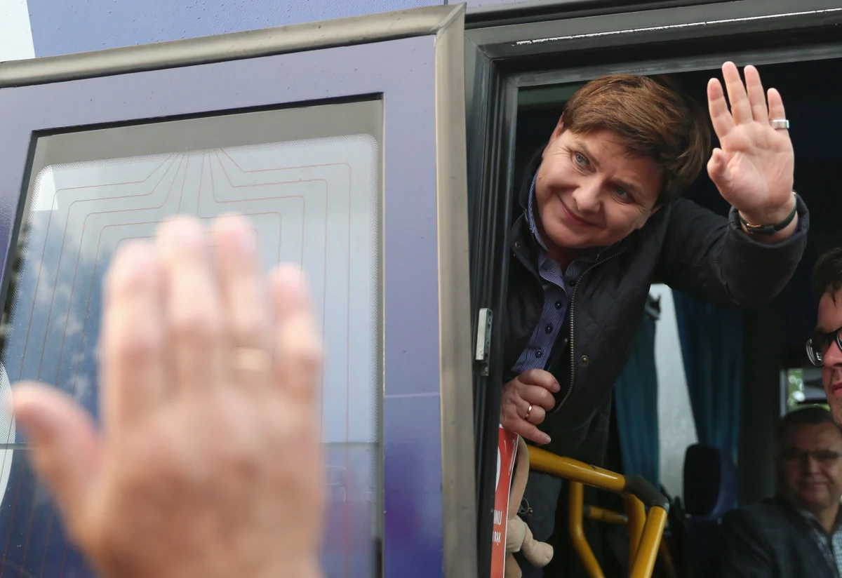 Nadleśnictwo Niepołomice wynajęło gajówkę teściowi syna Beaty Szydło. Syn byłej szefowej rządu jest jedną z osób, które mają prawo do korzystania z nieruchomości - pisze Onet. Miesięczna opłata za wynajem budynku wynosi 388 zł. 