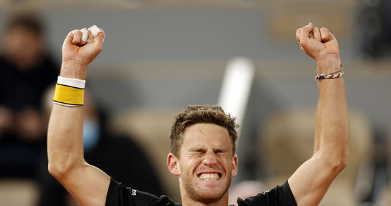 Austriak Dominic Thiem, triumfator niedawnego US Open, przegrał z Diego Schwartzmanem 6:7 (1-7), 7:5, 7:6 (8-6), 6:7 (5-7), 2:6 w ćwierćfinale French Open. Argentyński tenisista po raz pierwszy w karierze awansował do czołowej "czwórki" w Wielkim Szlemie.