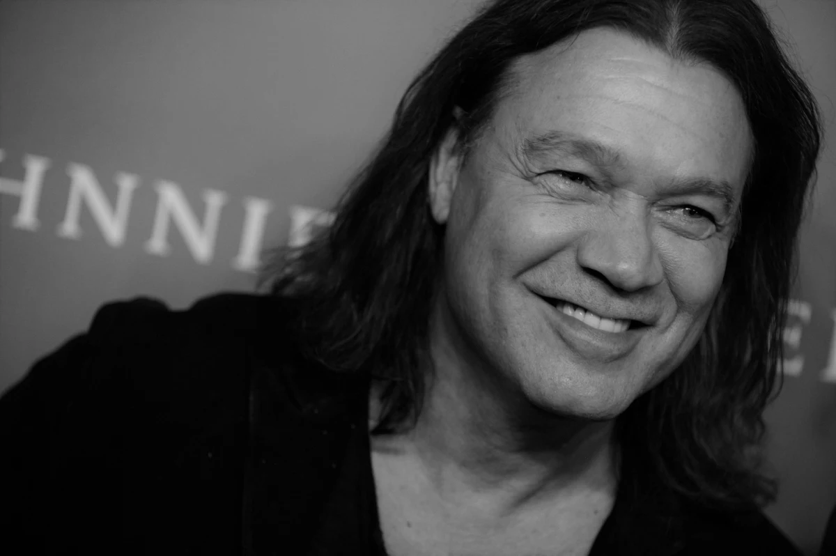 Zmarł Eddie Van Halen. Gitarzysta legendarnego zespołu hardrockowego Van Halen był chory na raka. O jego śmierci poinformował syn muzyka, Wolf Van Halen. 