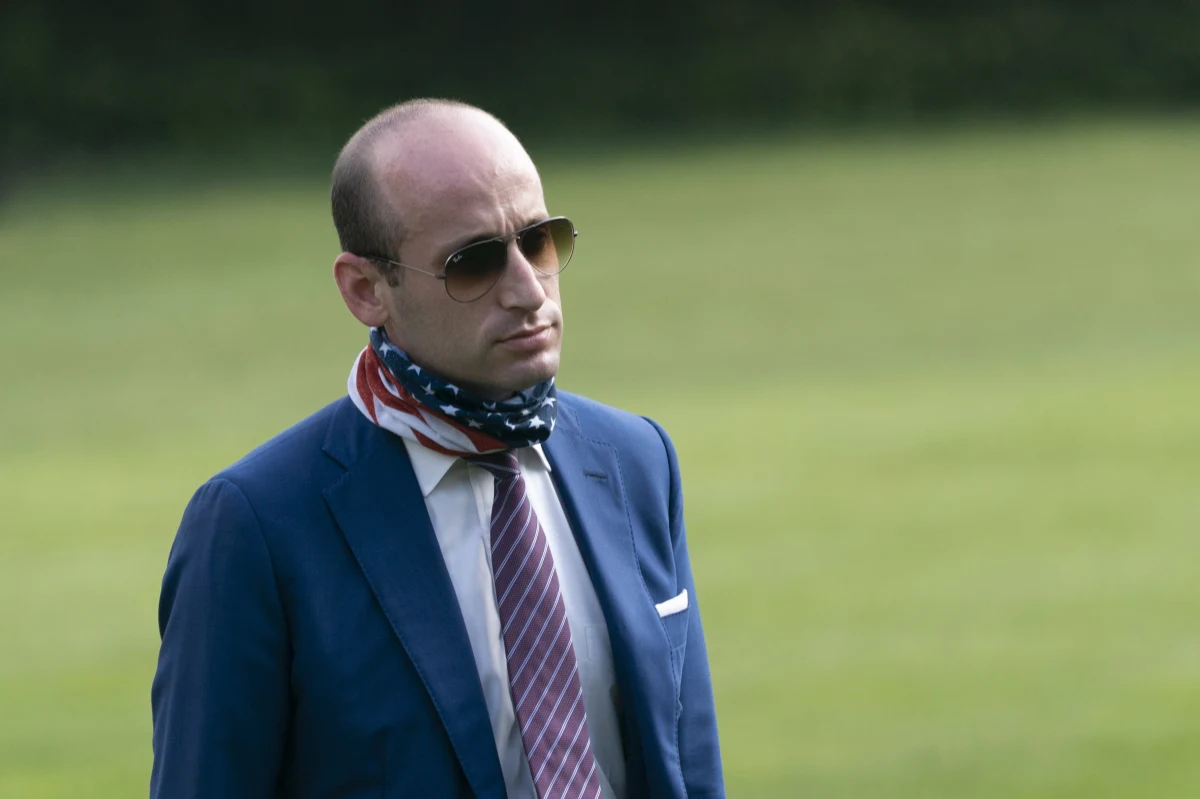 Stephen Miller, doradca prezydenta USA Donalda Trumpa ds. migracji, uzyskał we wtorek pozytywny wynik testu na obecność koronawirusa. Zaledwie kilka dni wcześniej Biały Dom informował o wykryciu zakażenia u samego prezydenta.