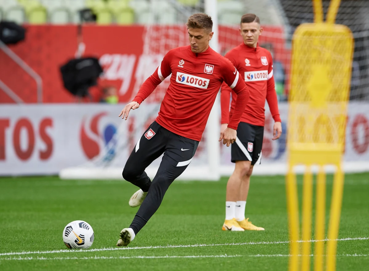 Towarzyski mecz z Finlandią w Gdańsku będzie dla Jerzego Brzęczka okazją do sprawdzenia dublerów - trochę z konieczności, ponieważ przypadki koronawirusa i kontuzje wyeliminowały z kadry kilku piłkarzy. Początek spotkania: o 20:45.