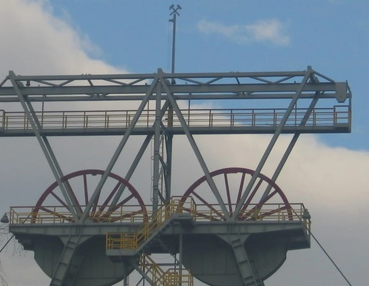 Wypadek w kopalni Knurów-Szczygłowice na Śląsku. Na nocnej zmianie zginął 22 -letni górnik. 