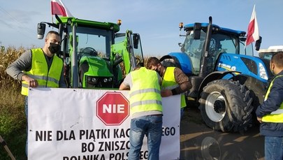 Rolnicy wściekli na PiS. Blokowali drogi w całej Polsce [MAPA BLOKAD]