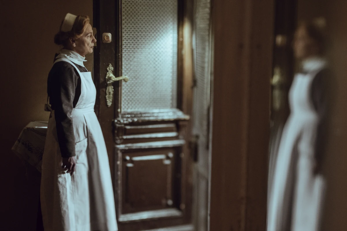 Stanisława Leszczyńska w nieludzkich warunkach obozu zagłady przyjęła ponad 3 tys. porodów, nie tracąc żadnego dziecka. Losy heroicznej akuszerki z Łodzi, która sprzeciwiała się doktorowi Mengele, przybliża dokument "Położna" w reżyserii Marii Stachurskiej. 