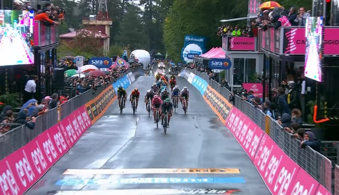 Giro d'Italia. Filippo Ganna wygrał piąty etap. Wideo