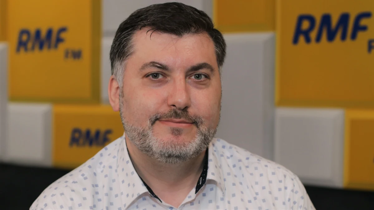 "Dyskusja o maseczkach jest niezbyt potrzebna w tym momencie. (..) Jedni sobie postawili za punkt honoru, żeby drugich zmusić (do noszenia maseczki - przyp. red.), a drudzy postawili sobie za punkt honoru, żeby nie dać się zmusić" - mówił w Porannej rozmowie w RMF FM poseł Konfederacji Artur Dziambor pytany o posłów Konfederacji, którzy wczoraj podczas obrad w Sejmie występowali bez maseczek ochronnych. 