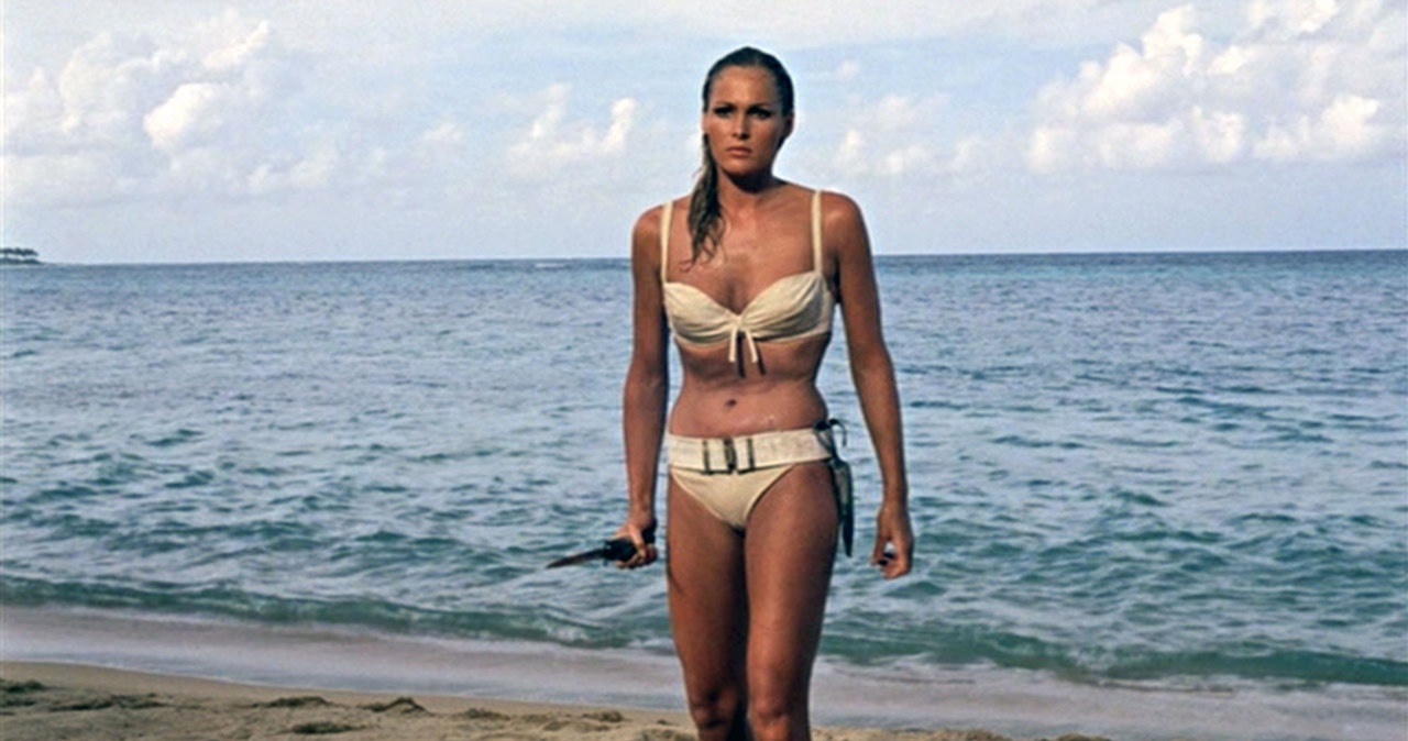 Pamiątki z filmów o Jamesie Bondzie trafiły na licytację w Los Angeles. Wśród nich jest bikini, w którym w "Doktorze No" wystąpiła Ursula Andress. Eksperci z domu aukcyjnego Profiles in History poinformowali w środę, że może ono osiągnąć cenę 500 tys. dolarów.

