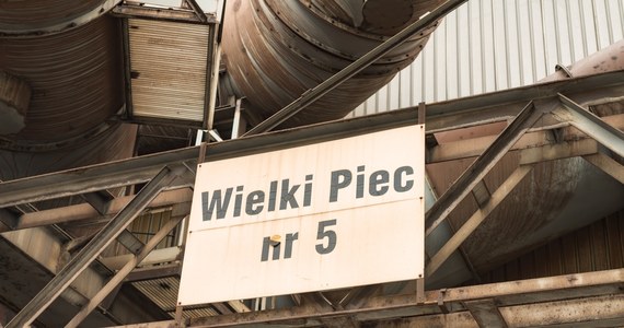 ArcelorMittal Poland ogłosił decyzję o zamknięciu na stałe części surowcowej w krakowskiej hucie, czyli wielkiego pieca i stalowni. Spółka zamierza skoncentrować produkcję surowcową w swoim oddziale w Dąbrowie Górniczej.