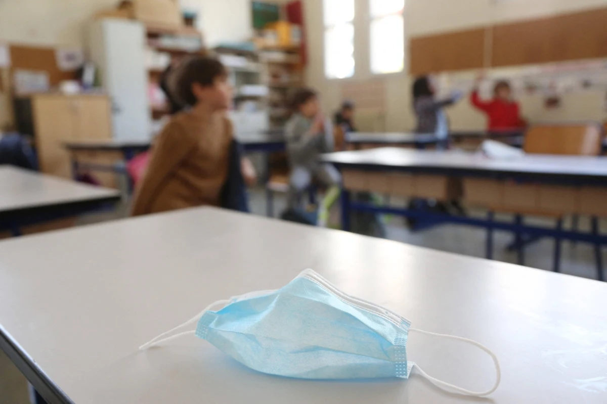 Jeżeli rząd nie wprowadzi jak najszybciej istotnych ograniczeń to liczba zakażeń, zajętych łóżek i zgonów może się podwoić w ciągu 12 dni – ostrzega w rozmowie z RMF FM doktor Jakub Zieliński z Zespołu Modelu Epidemiologicznego ICM Uniwersytetu Warszawskiego. Według eksperta jedną z głównych przyczyn jesiennego, gwałtownego nawrotu pandemii jest otwarcie szkół.