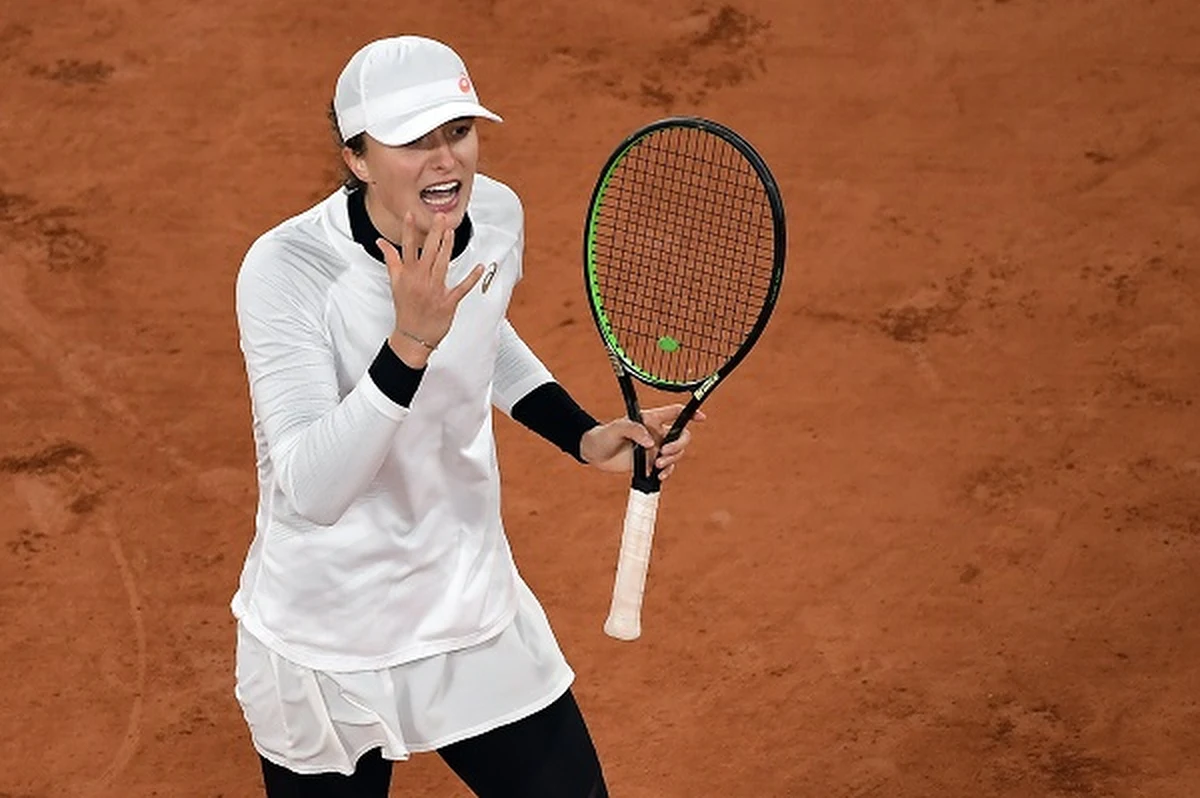 Gigantyczny sukces naszej tenisistki. Iga Świątek pokonała Argentynkę Nadię Podoroską (6:2, 6:1) i awansowała do finału French Open! 19-letnia tenisistka po raz pierwszy w karierze wystąpi w decydującym meczu w Wielkim Szlemie. 