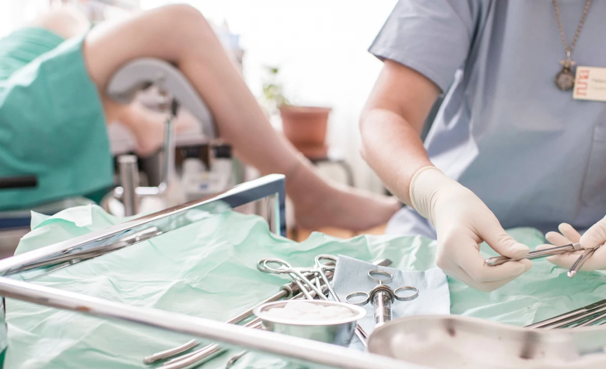 Wbrew woli rządu większość Zgromadzenia Narodowego, niższej izby francuskiego parlamentu, przegłosowała w czwartek projekt ustawy, przedłużający z 12 do 14 tygodni możliwość legalnego przerywania ciąży. Media przewidują, że projekt przepadnie w Senacie.