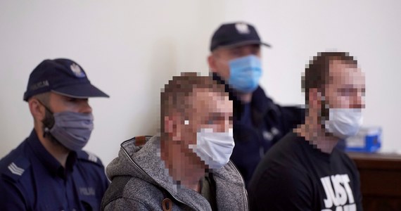Przed Sądem Okręgowym w Gdańsku rozpoczął się proces sześciu mężczyzn, oskarżonych o zlecenie, nakłanianie i brutalne pobicie pod Wejherowem (Pomorskie) 37-letniego mężczyzny. Był on świadkiem zeznającym w śledztwie przeciwko "handlarzom ludźmi".