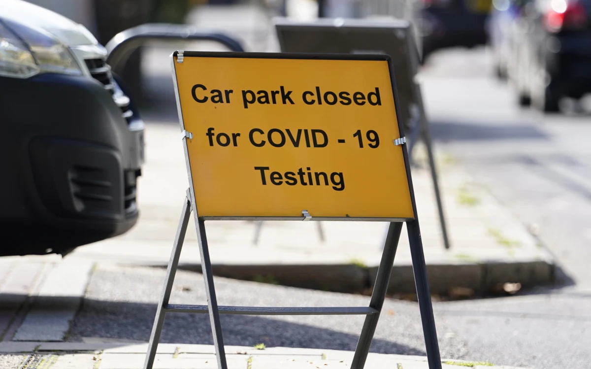 Od początku roku do końca sierpnia liczba zgonów z powodu Covid-19 w Anglii i Walii była prawie 3,5-krotnie wyższa niż z powodu zapalenie płuc i grypy razem wziętych - wynika z opublikowanych w czwartek danych brytyjskiego urzędu statystycznego ONS.
