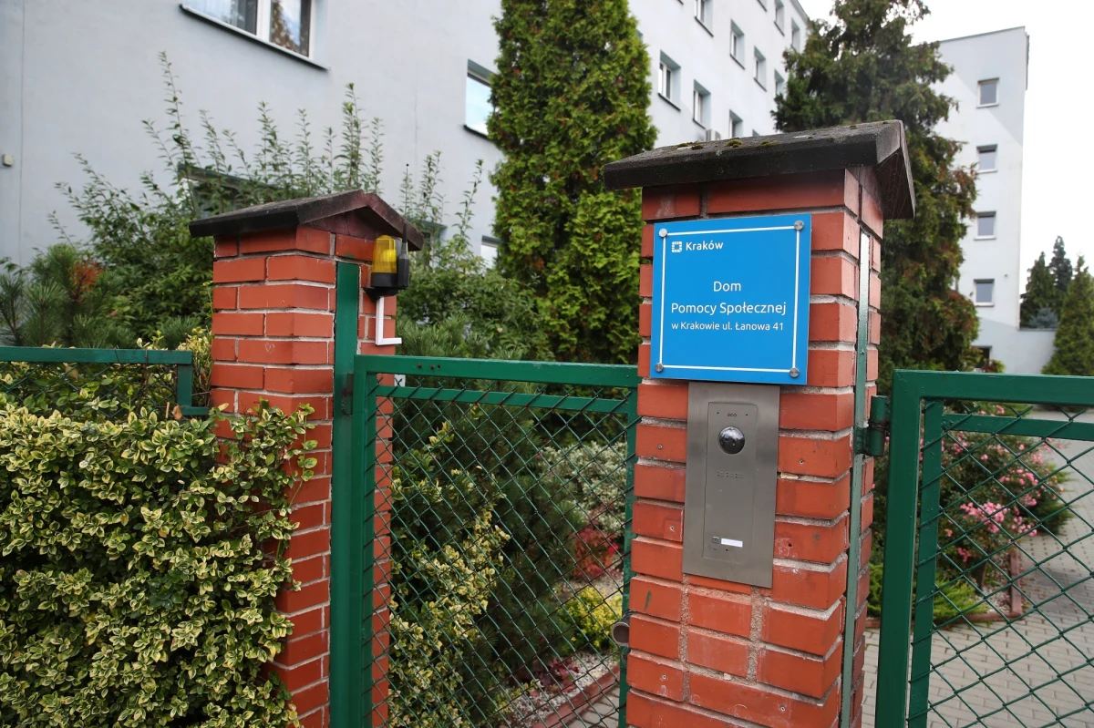 Wojewódzka Stacja Sanitarno-Epidemiologiczna w Krakowie poinformowała o nowym rekodzie zakażeń koronawirusem w Małopolsce. W ciągu ostatniej doby odnotowano ich aż 724. 