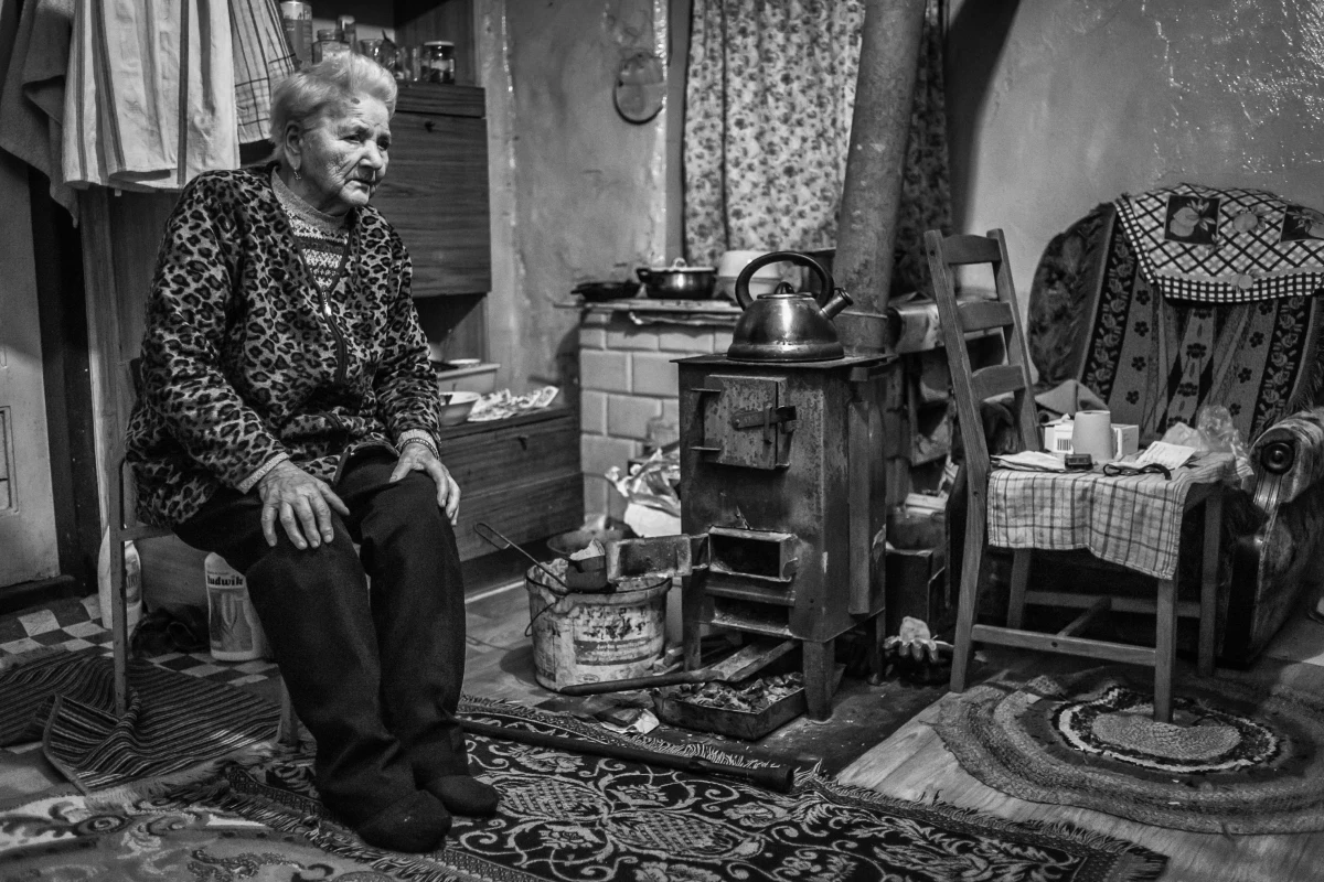 Pani Ula dzięki wolontariuszom Szlachetnej Paczki zaczęła stawać na nogi. Uwierzyła w siebie, znalazła pracę, a kilka miesięcy później ją straciła. Przez pandemię. Rodzinom dotkniętym m.in. skutkami COVID-19 chce w tym roku pomóc Szlachetna Paczka. By tego dokonać potrzebni są jednak wolontariusze, a ich wciąż brakuje - na terenie całego kraju. To ostatni moment, by zostać jednym z nich: https://www.szlachetnapaczka.pl/.