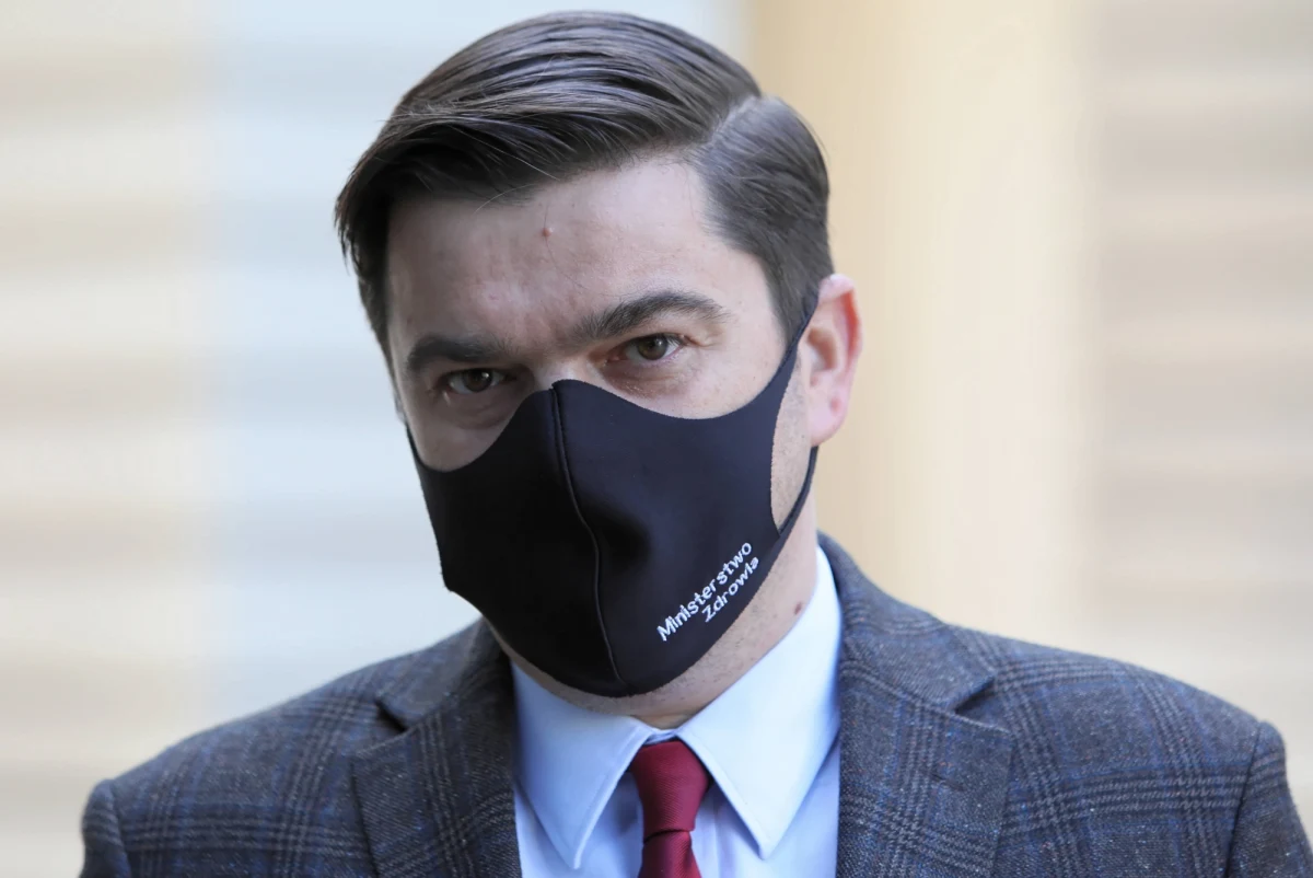 W dalszym ciągu na dobowy bilans koronawirusa w dużej mierze rzutują miasta; w Warszawie odnotowywana jest połowa zakażeń z całego Mazowsza - powiedział PAP rzecznik resortu zdrowia Wojciech Andrusiewicz. Zaapelował o przestrzeganie nowych obostrzeń.