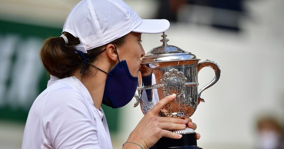 19-letnia Iga Świątek pokonała w finale French Open Amerykankę Sofię Kenin 6:4, 6:1 zostając pierwszą Polką z wielkoszlemowym tytułem w singlu. „Iga jest Mozartem tenisa” - skwitował jej triumf były tenisista Wojciech Fibak.