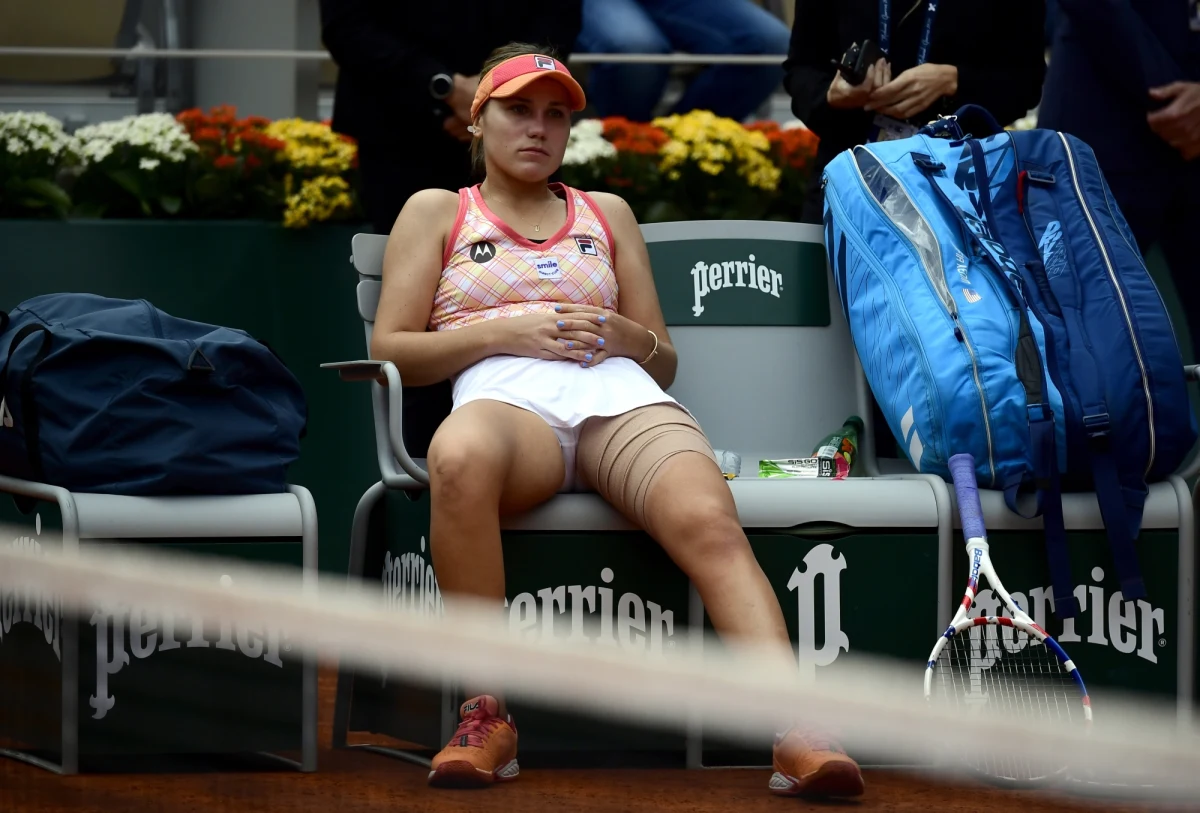 Sofia Kenin przyznała, że była rozczarowana porażką w finale wielkoszlemowego French Open. Cały swój występ oceniła jednak pozytywnie i chwaliła swoją rywalkę Igę Świątek. "To był świetny turniej w jej wykonaniu" - zaznaczyła rozstawiona z "czwórką" amerykańska tenisistka.