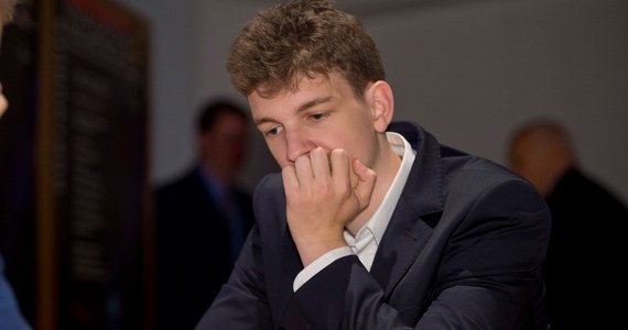 ​Jan Krzysztof Duda pokonał białymi mistrza świata Magnusa Carlsena w piątej rundzie turnieju Altibox Norway Chess w Stavanger z udziałem czołowych szachistów globu. Polak przerwał na 125 serię partii klasycznych Norwega bez porażki.
