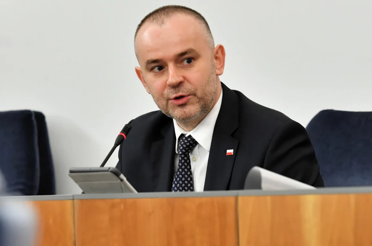 Zastępca szefa Kancelarii Prezydenta RP Paweł Mucha wyraził w niedzielę nadzieję, że wzrost zachorowań na Covid-19 nie będzie tak wysoki, aby rząd był zmuszony do wprowadzenia stanu klęski żywiołowej.