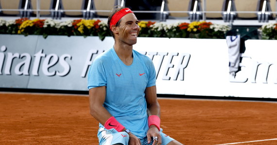 Rafael Nadal pokonał w finale French Open Serba Novaka Djokovica 6:0, 6:2, 7:5. Tym samym wygrał ten turniej po raz 13. Hiszpański tenisista wywalczył 20. wielkoszlemowy tytuł i zrównał się z rekordzistą wszech czasów wśród mężczyzn Szwajcarem Rogerem Federerem.