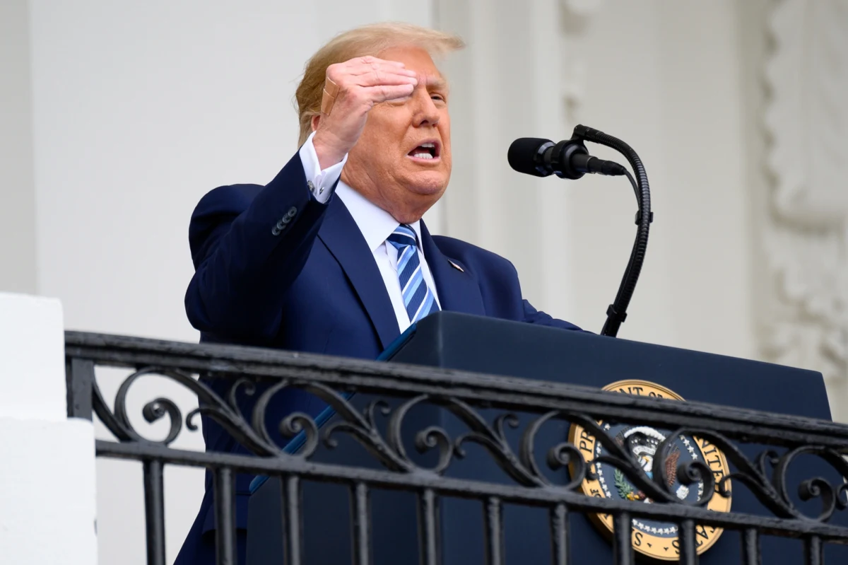 Prezydent USA Donald Trump powiedział w wywiadzie dla telewizji Fox News, że jego lekarze stwierdzili, iż nie ma już Covid-19 i nie stanowi zagrożenia transmisji koronawirusa dla innych.