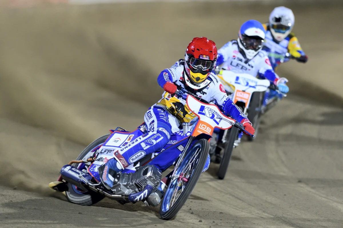 Żużlowcy Fogo Unii Leszno wygrali z Moje Bermudy Stalą Gorzów Wlkp. 59:30 w rewanżowym meczu finału ekstraligi. Pierwszy mecz zakończył się zwycięstwem Stali 46:44. Mistrzem Polski został Fogo Unia.