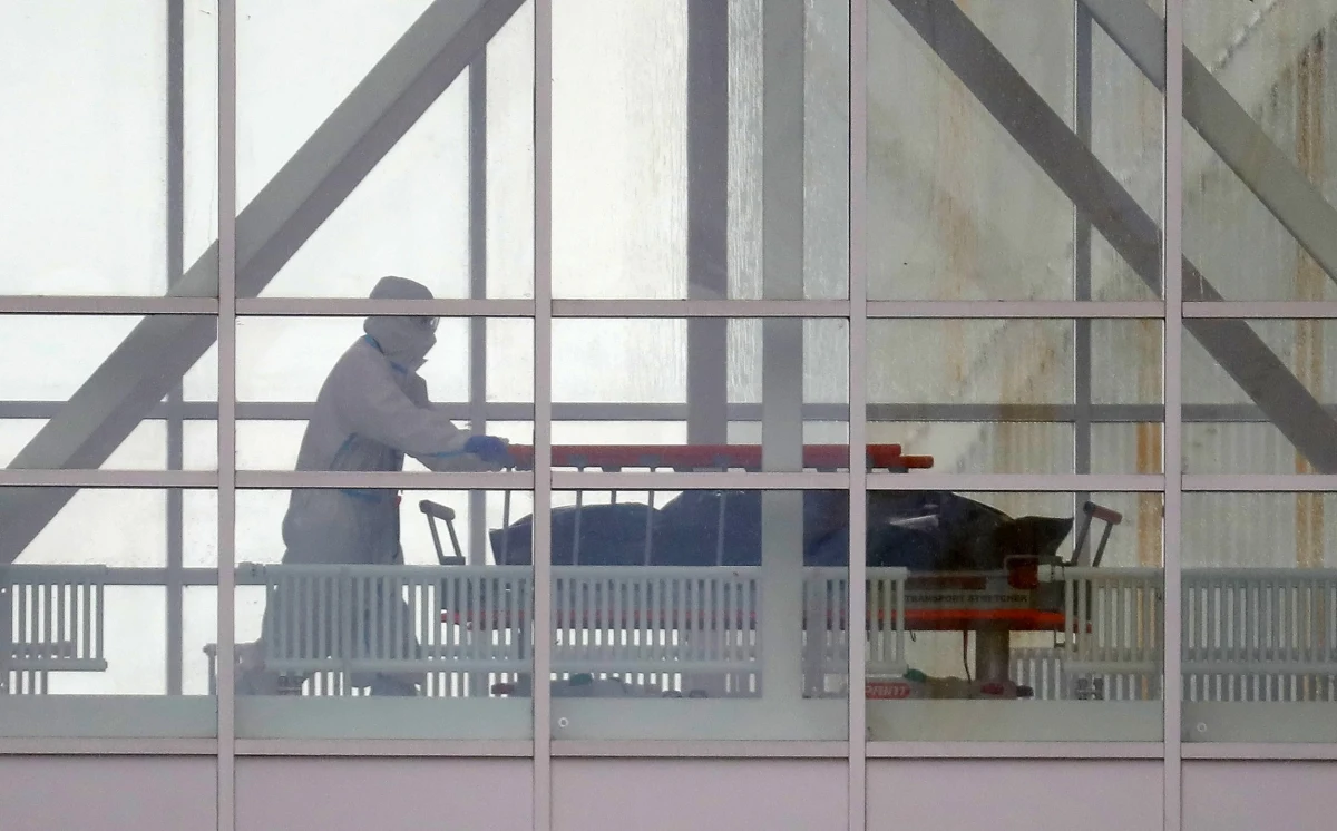 Istnieje realne ryzyko niewydolności systemu ochrony zdrowia, jeżeli zakażenia koronawirusem będą się utrzymywać albo istotnie rosnąć, na co wskazują miarodajne prognozy – uważa dyrektor Wojskowego Instytutu Medycznego w Warszawie gen. Grzegorz Gielerak.