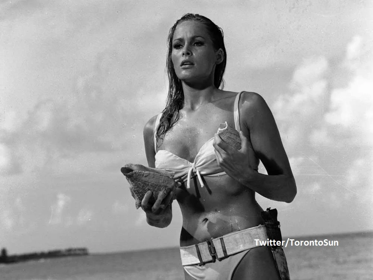 Bikini, w którym pierwsza dziewczyna Bonda Ursula Andress wystąpiła w filmie „Dr No”, pojawi się na aukcji. Według ekspertów wyjątkowy strój kąpielowy może osiągnąć cenę nawet pół miliona dolarów.