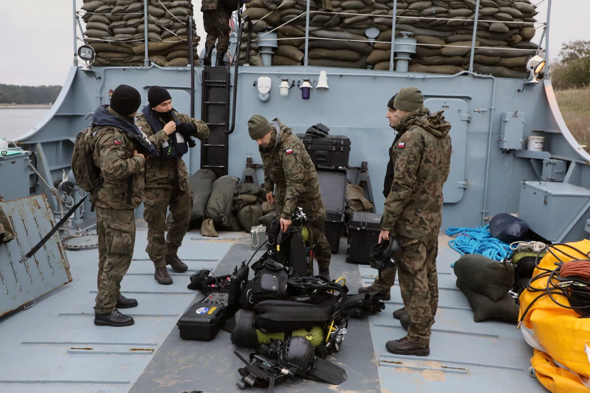 751 osób ewakuowanych, akcja zaplanowana na pięć dni. Zaczęła się operacja neutralizacji zalegającego na dnie Kanału Piastowskiego w Świnoujściu 5,4-tonowego niewybuchu Tallboy. To największy znaleziony do tej pory niewybuch tego typu. Akcję jego neutralizacji określa się jako niespotykaną dotąd w skali Europy.