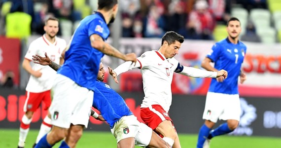 Robert Lewandowski narzeka na stłuczenie i nie wiadomo, czy zagra w środę z Bośniakami w Lidze Narodów. W poniedziałkowym treningu w Sopocie, gdzie reprezentacja Polski kontynuuje zgrupowanie, wzięło udział czternastu piłkarzy, głównie rezerwowych z meczu z Włochami.