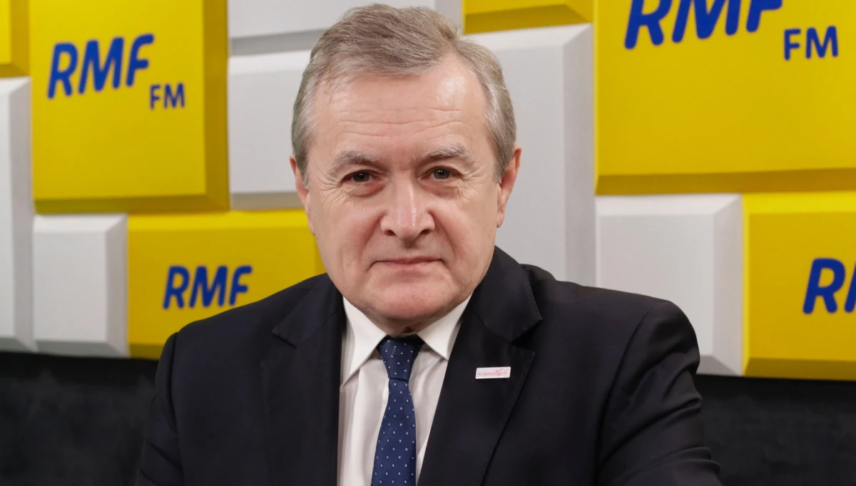 "Nie chcielibyśmy lockdownu. (…) Koszty takiego lockdownu, jak się okazuje, są znacznie większe niż korzyści z niego - w tym sensie, że skutki lockdownu uniemożliwią nam inwestowanie w ochronę zdrowia" - mówił w Porannej rozmowie w RMF FM wicepremier Piotr Gliński. Zapowiedział, że w najbliższy czwartek ogłoszone zostaną nowe koronawirusowe restrykcje.